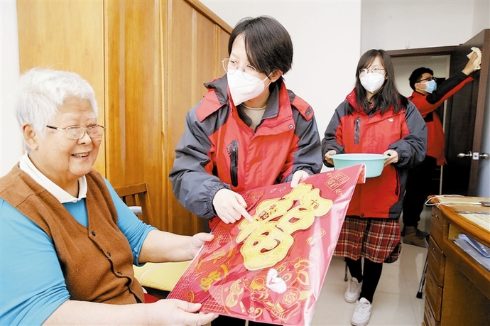公租房社区老人享关爱